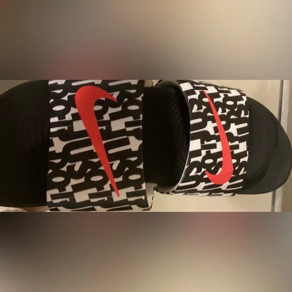 Nike Youth Just Do It” slides- impeccable condition!! - Picture 4 of 5